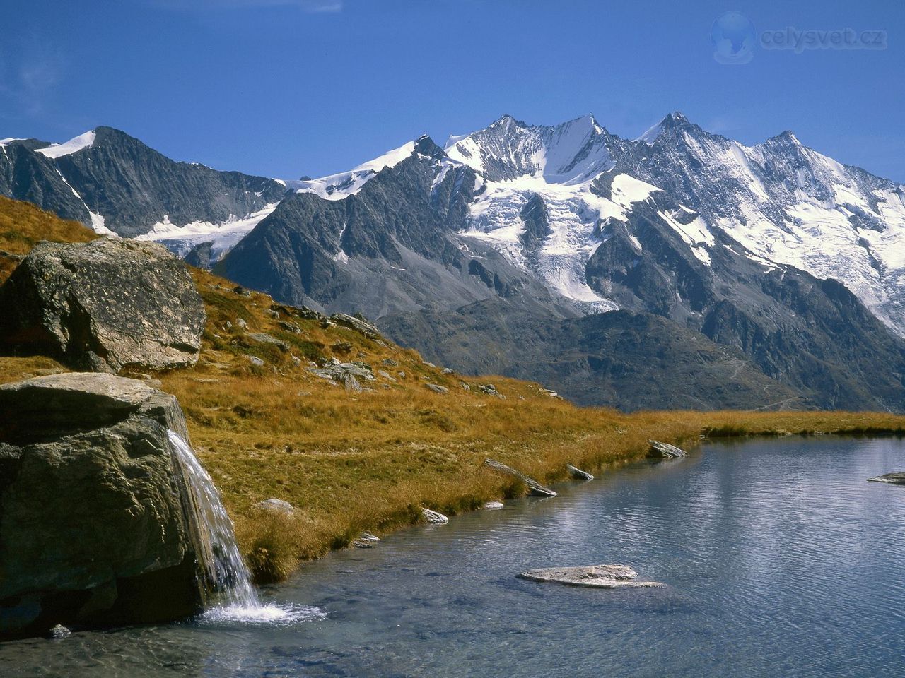 Foto: Kreuzboden Lake And The Mischabel Range, Switzerland