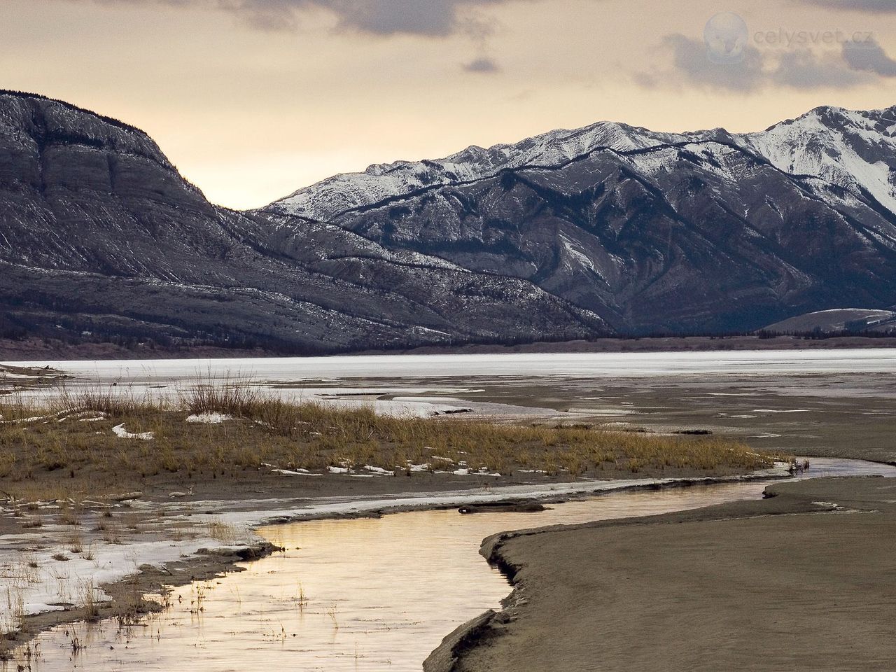 Foto: Jasper Flats At Dawn, Jasper National Park, Alberta, Canada