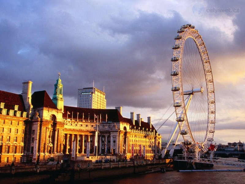 Foto: Evening Light Falls On The London Eye And County Hall, London, England