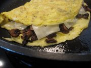 Recept online Omeleta s hermelínem a houbami